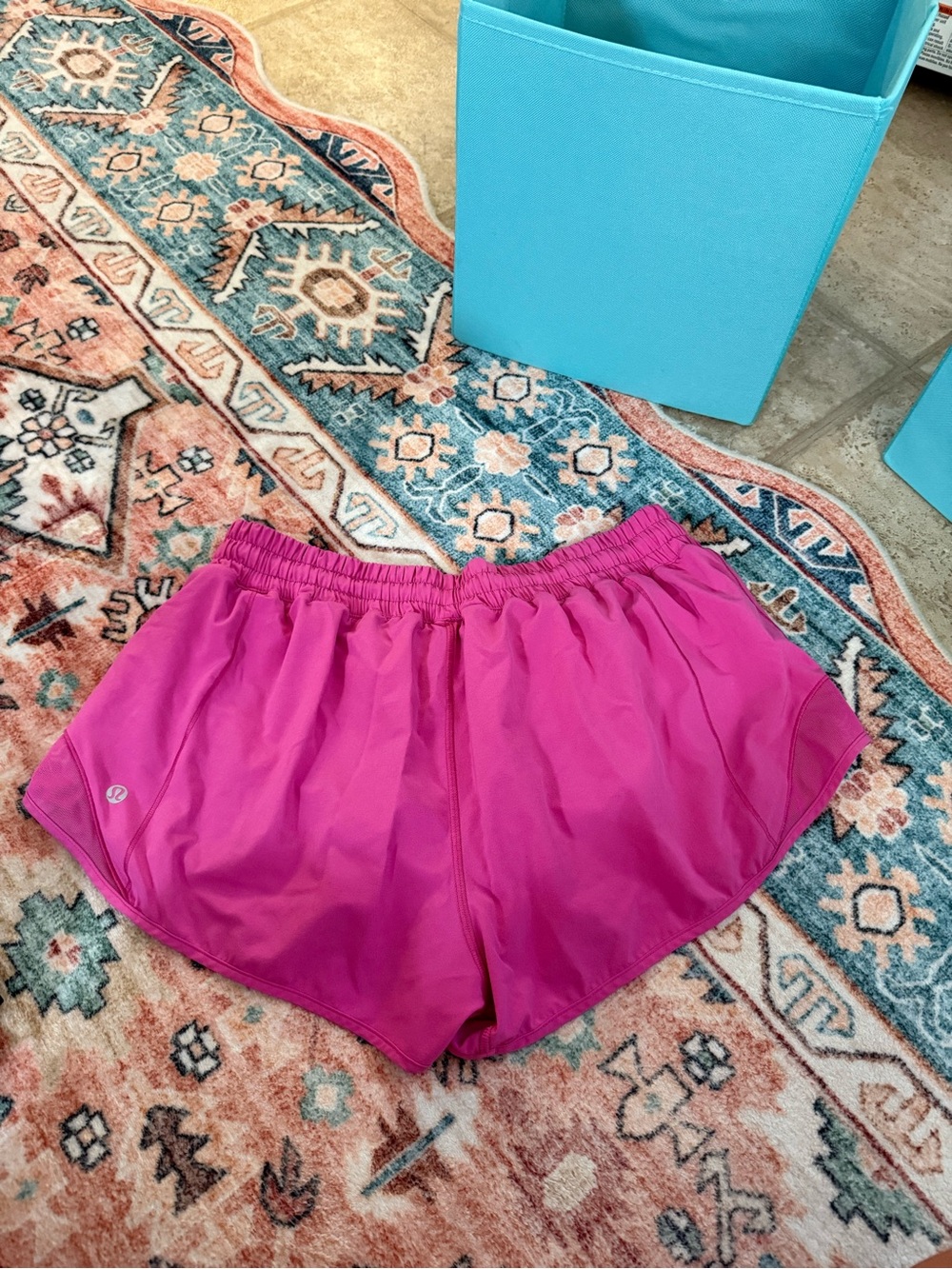 Lululemon Hotty hot 2.5” size 12 shorts